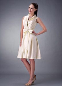 V-neck Light Yellow Ruched Attractive Quince Dama Dresses with Bowknot