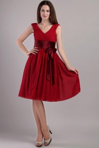 Wine Red Empire V-neck Knee-length Chiffon Fabulous Dama Dresses