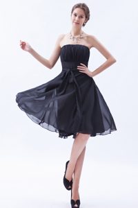 Cheap Black Strapless Knee-length Chiffon Quinceanera Dama Dress for Cheap in 2014