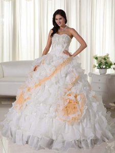 Graceful White Sweetheart Appliqued Dress for Quince with Ruffled Layers