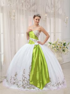 White and Green Sweetheart Ball Gown Organza Embroidery Sweet 16 Dresses