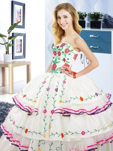 Flare Ruffled Floor Length Ball Gowns Sleeveless White Vestidos de Quinceanera Lace Up