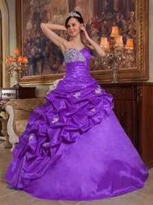 Sweetheart Purple Ruched Taffeta Quinceanera Dresses with Pick-ups and Appliques