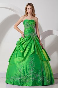 Strapless Spring Green Taffeta Dress for Quinceanera with Appliques and Pick-ups