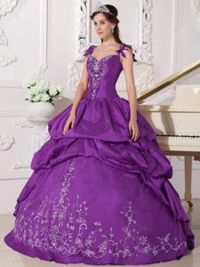Inexpensive Ball Gown Straps Quinceanera Gown with Embroidery and Pick-ups