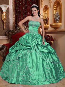 Green Taffeta Beaded Quinceanera Dress with Embroidery for Custom Made