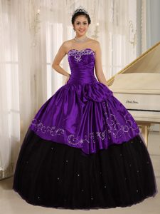 2014 Beaded and Embroidery Decorated Black and Purple Quinceanera Dress