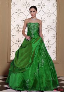 Classy Ruching Green Quinceanera Gown Dresses with White Appliques in Taffeta