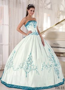 White Strapless Embroidery Satin Ball Gown Floor-length Dresses 15