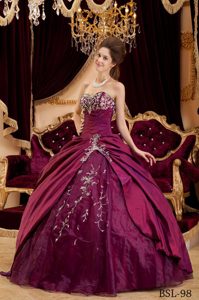 Modest Burgundy Sweetheart Quinceanera Gown Dresses with Embroidery
