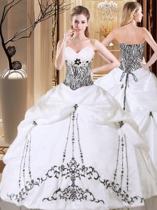 White Sleeveless Embroidery and Pick Ups Floor Length Ball Gown Prom Dress